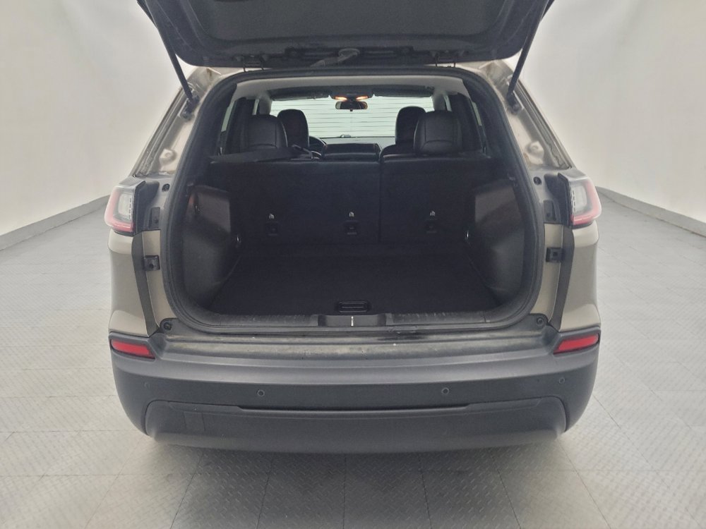 Used 2019 Jeep Cherokee Latitude Plus w/ Cold Weather Group AWD/4WD image 29