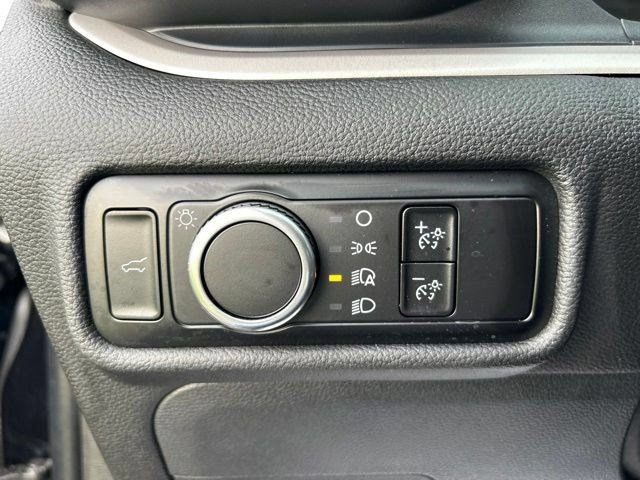 Used 2023 Ford Explorer XLT AWD/4WD image 19