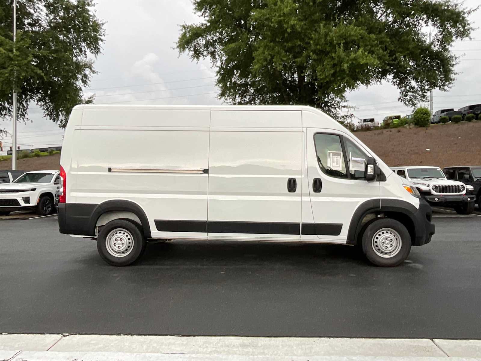 Used 2024 RAM ProMaster 2500 w/ Convenience Group FWD image 6