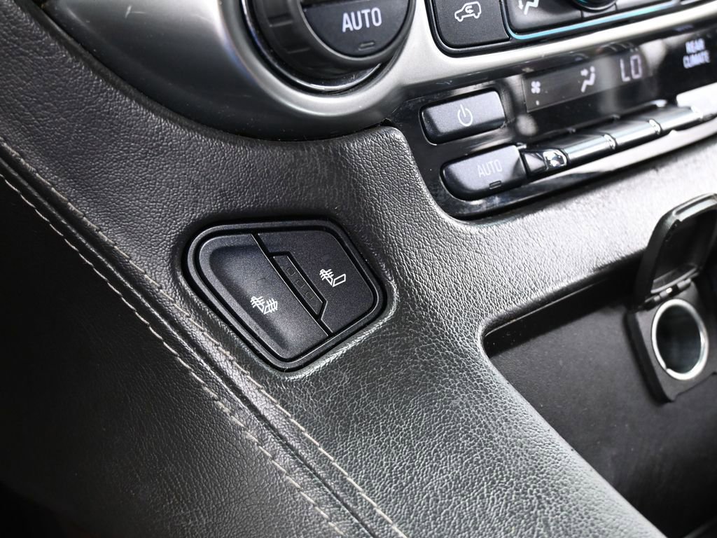 Used 2020 Chevrolet Suburban LT image 30