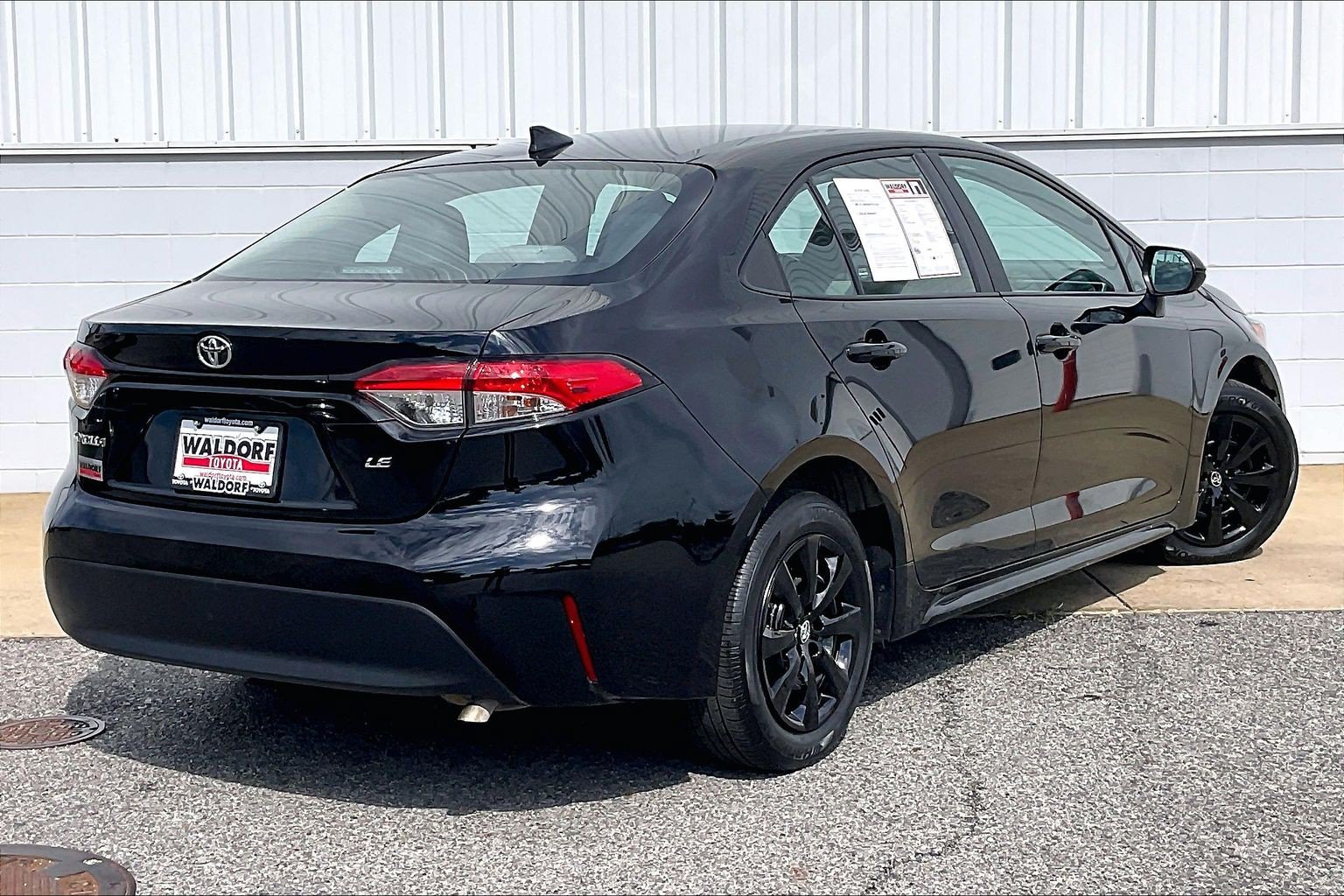 Used 2025 Toyota Corolla LE FWD image 17