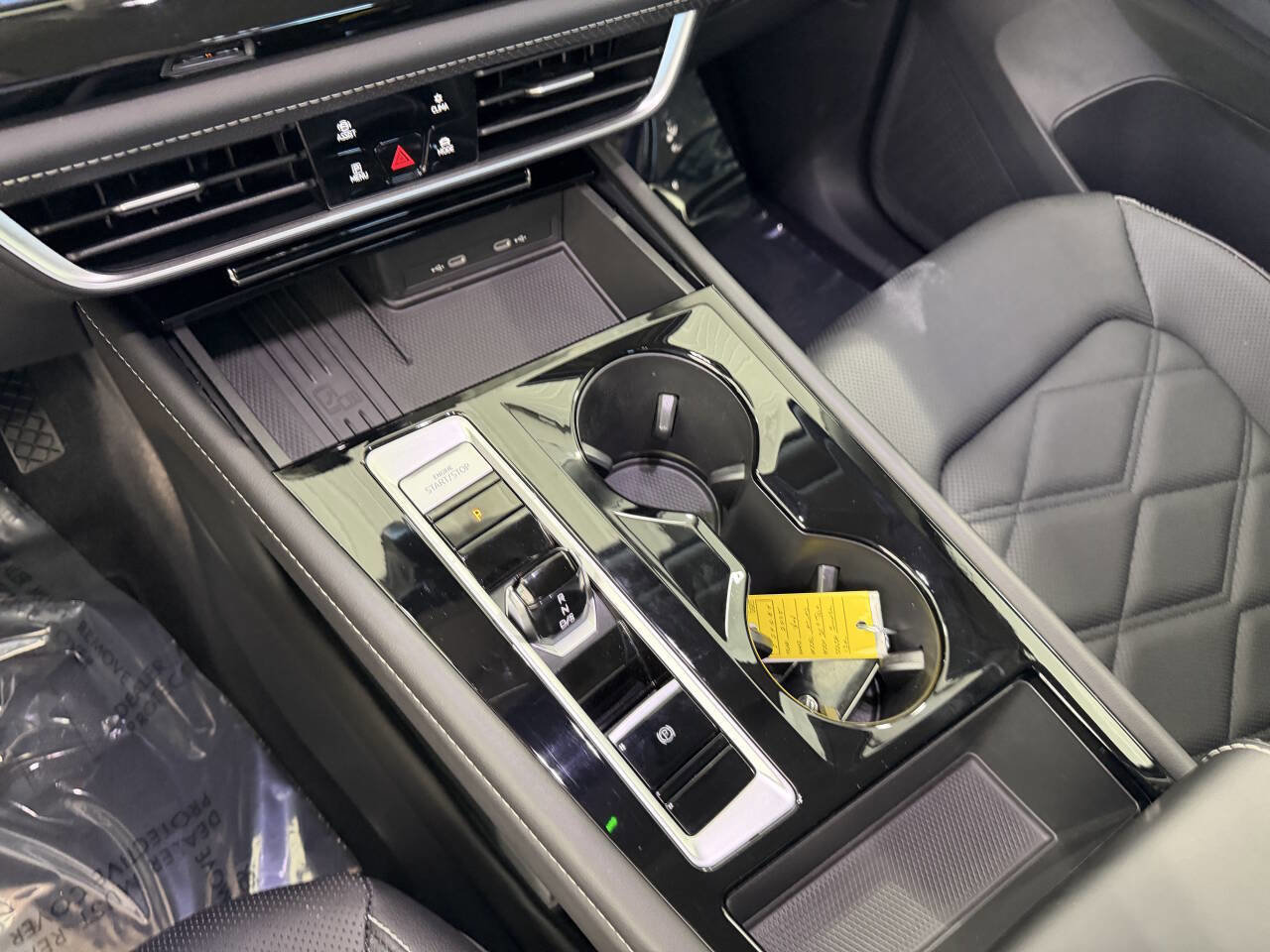 Used 2025 Volkswagen Atlas SE image 29