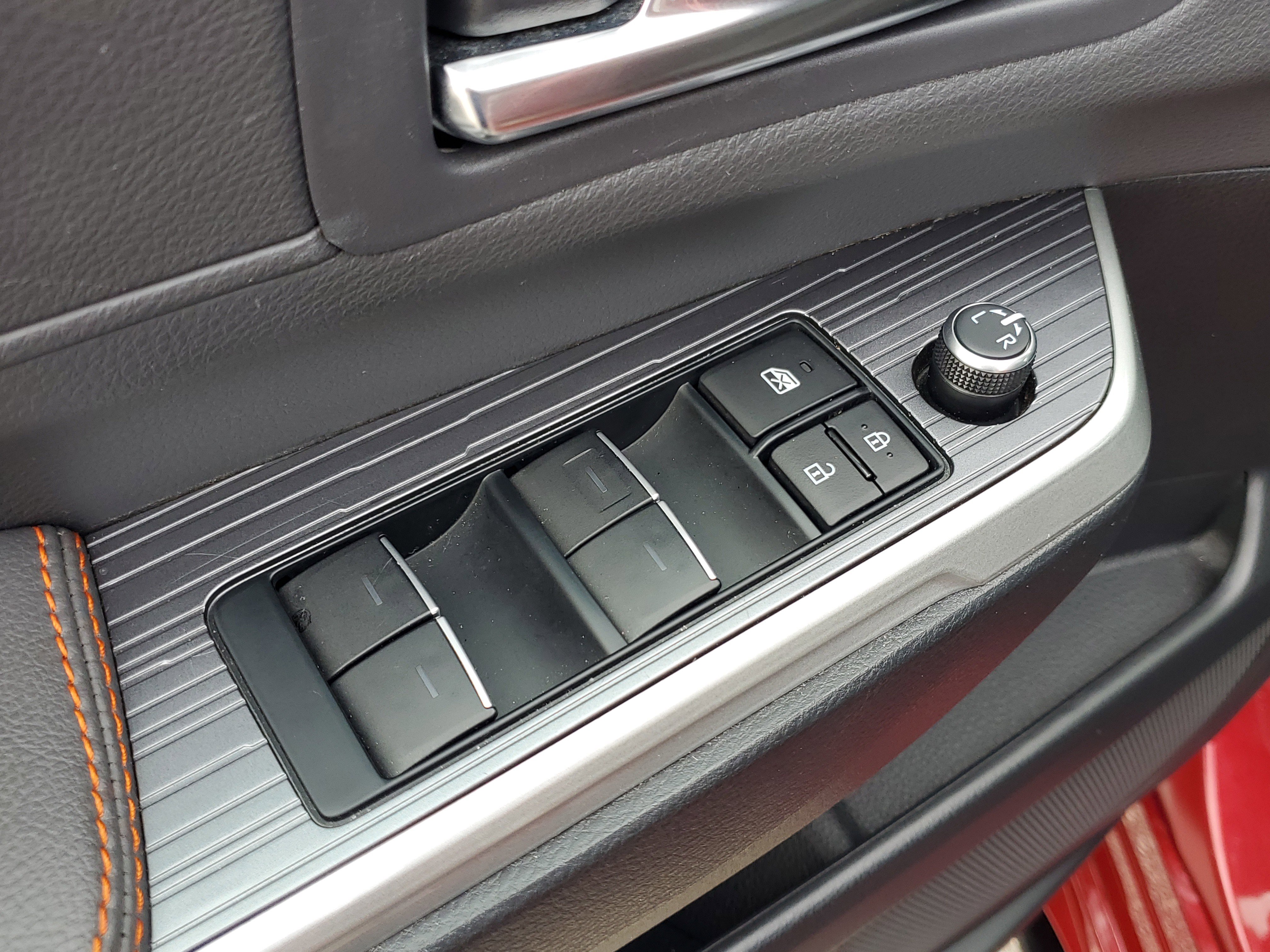 Used 2022 Toyota Sienna XSE image 35