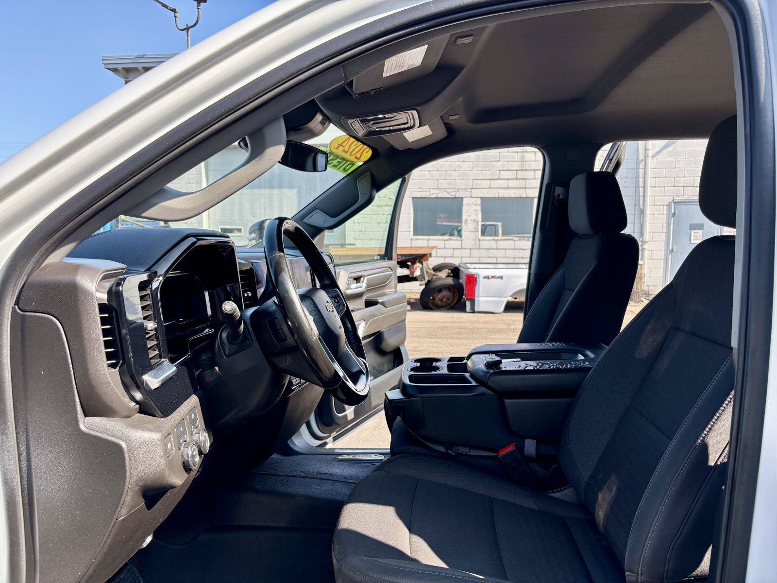Used 2024 Chevrolet Silverado 2500 LT AWD/4WD image 2