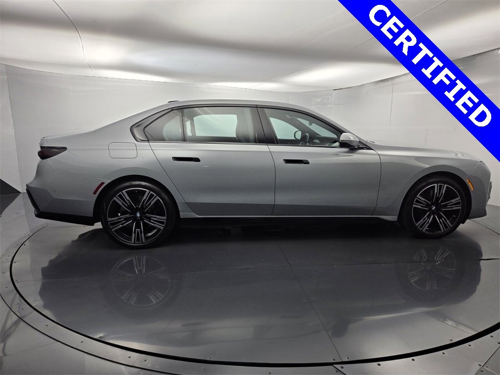 Used 2023 BMW 740i image 13