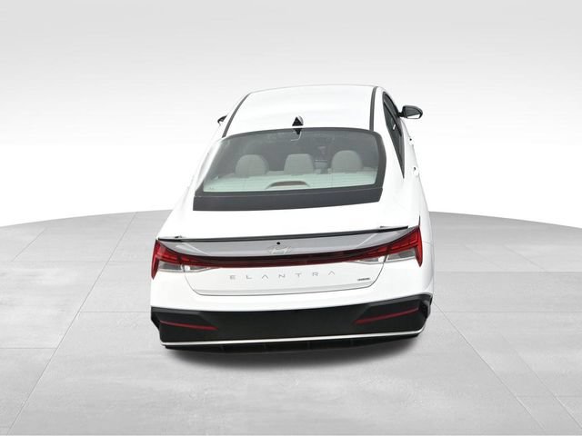 Certified 2025 Hyundai Elantra SEL FWD image 28