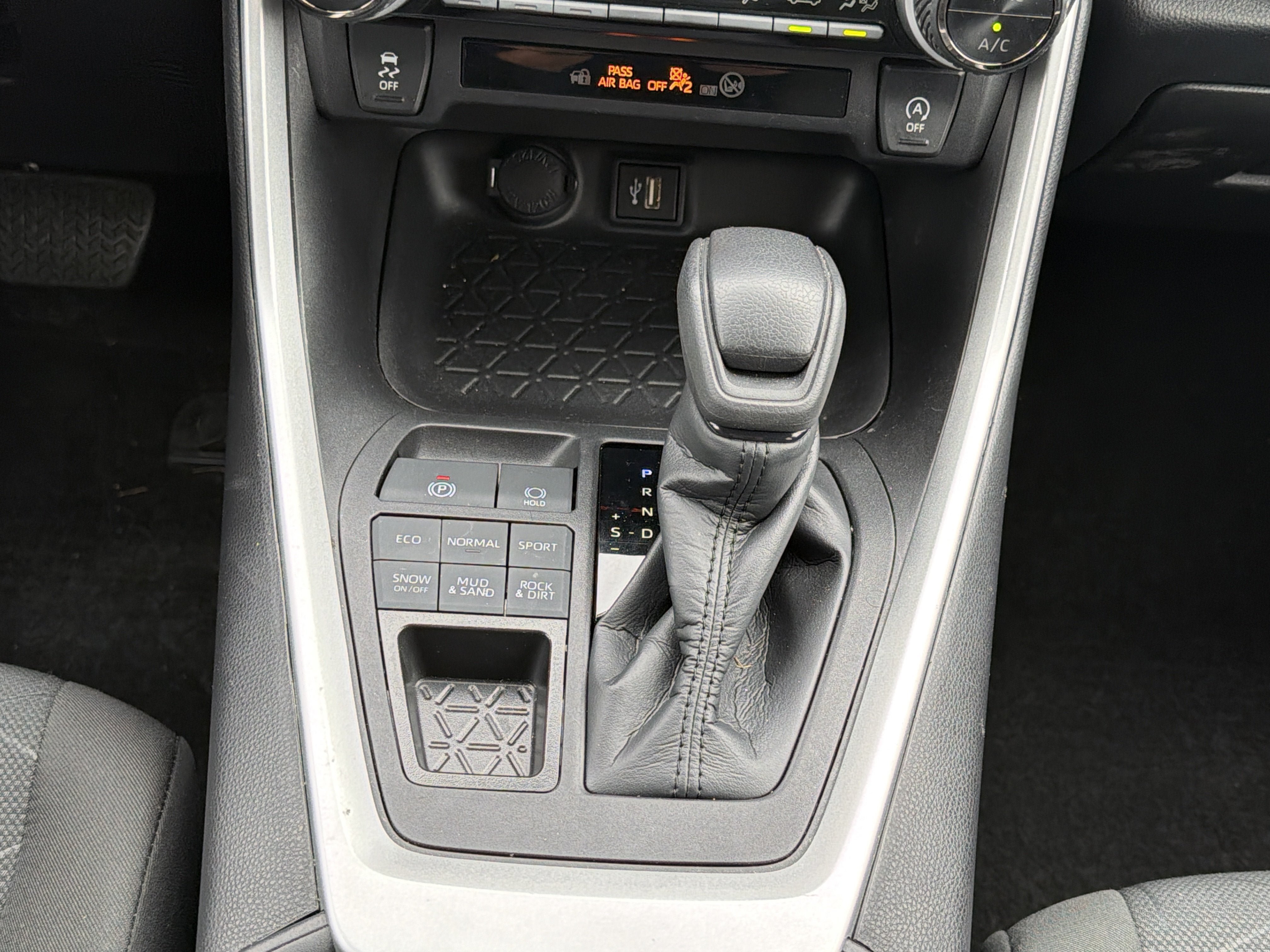 Used 2024 Toyota RAV4 XLE AWD/4WD image 23