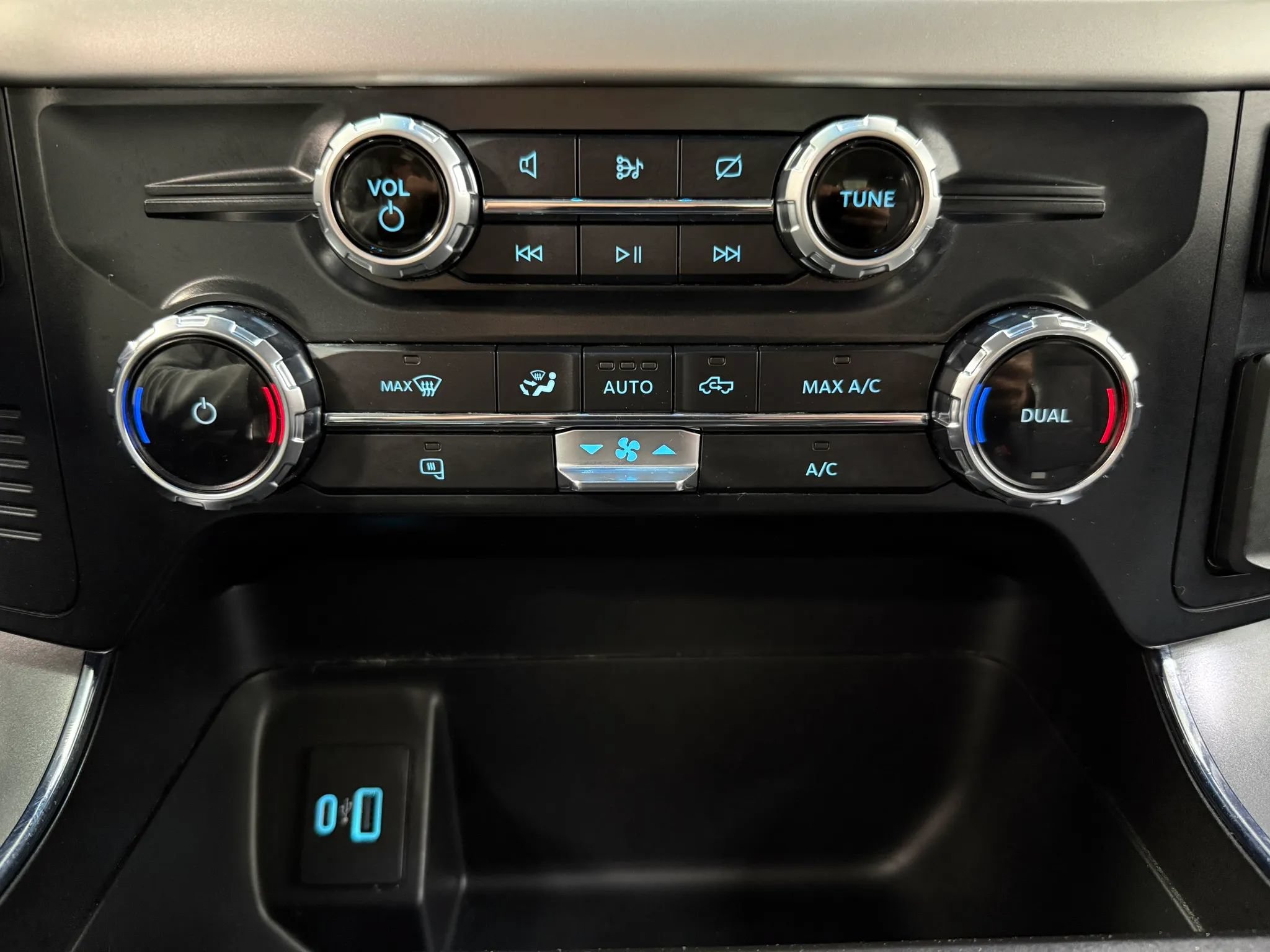Used 2022 Ford F150 Lightning Pro AWD/4WD image 25