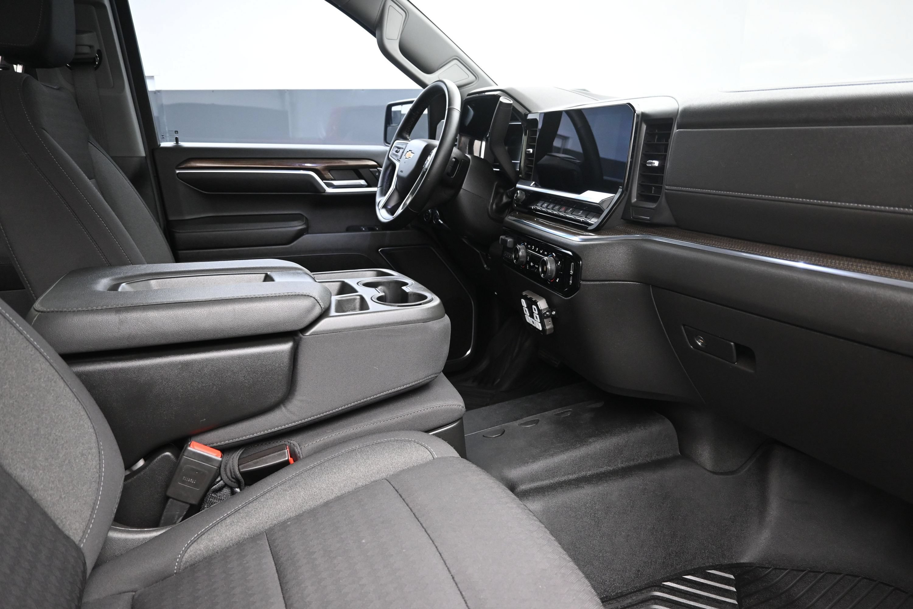 Used 2023 Chevrolet Silverado 1500 LT AWD/4WD image 25