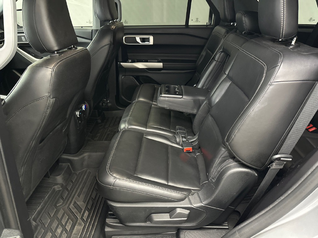 Used 2022 Ford Explorer XLT w/ Equipment Group 202A RWD image 21