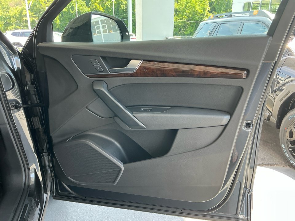 Used 2018 Audi Q5 2.0T Premium AWD/4WD image 35
