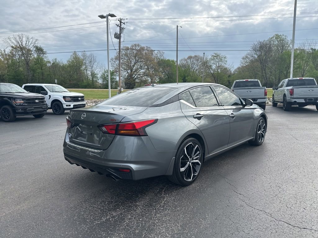Used 2023 Nissan Altima 2.5 SR w/ SR Premium Package image 3