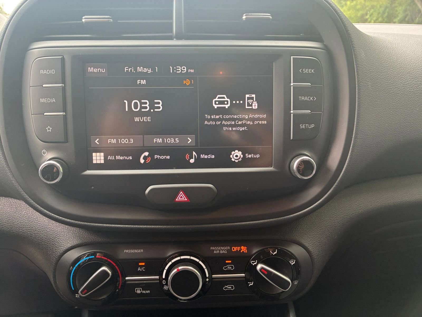 Used 2025 Kia Soul LX w/ LX Technology Package FWD image 20