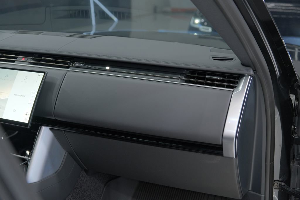 Used 2026 Land Rover Range Rover Long Wheelbase SE image 50