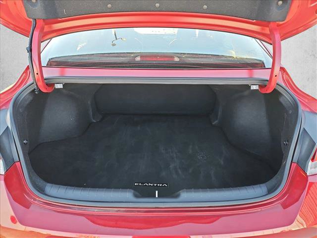 Used 2023 Hyundai Elantra SEL w/ Convenience Package image 7