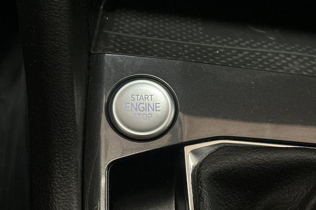 Certified 2022 Volkswagen Tiguan SE image 29