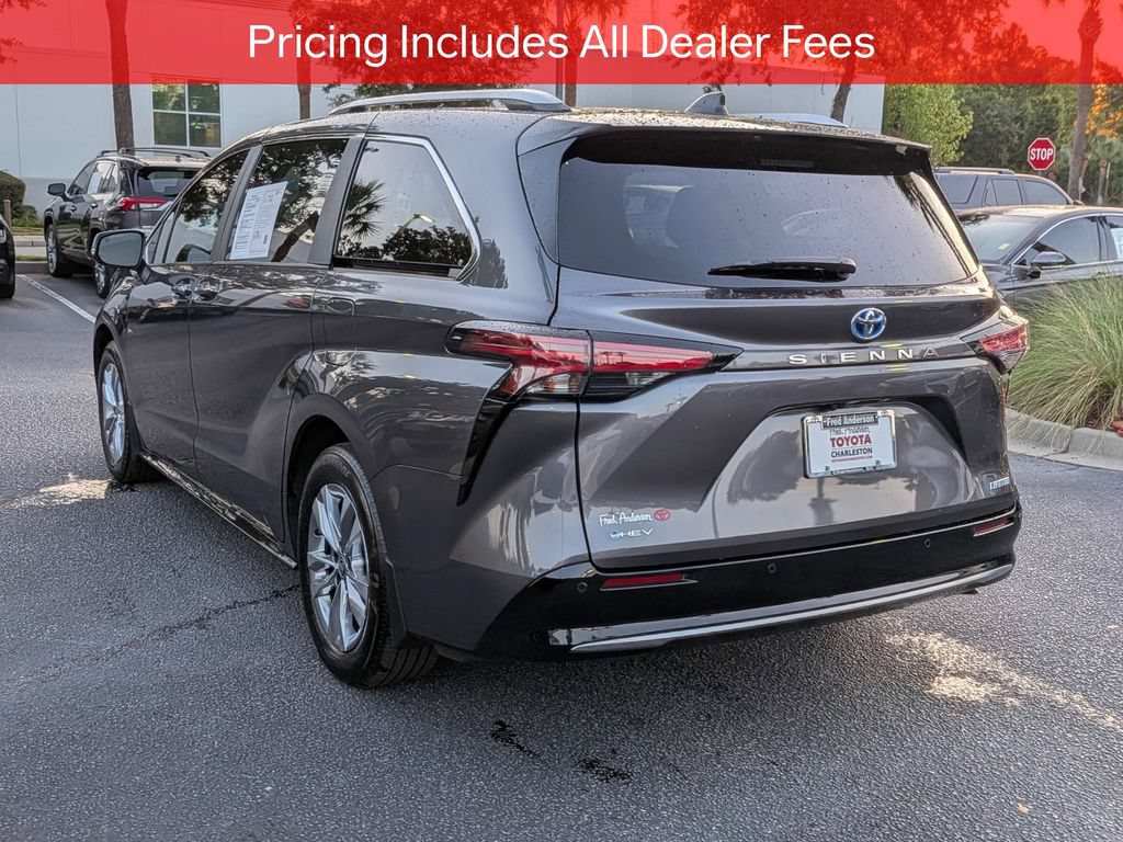 Used 2025 Toyota Sienna Limited FWD image 7