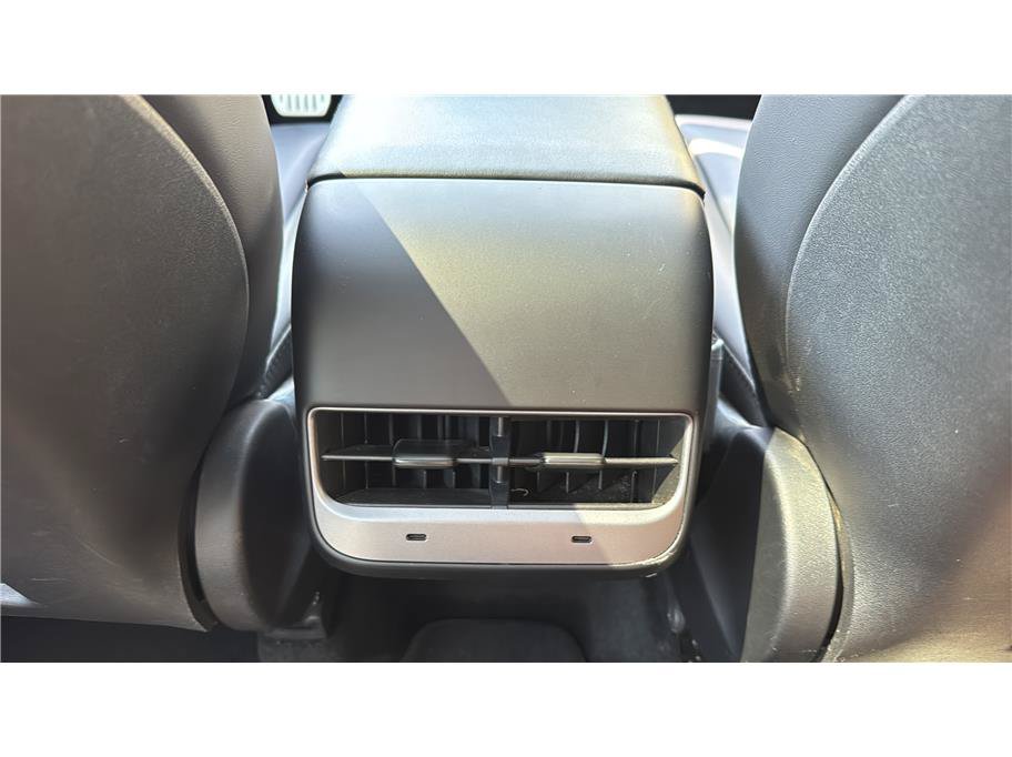 Used 2024 Tesla Model Y Performance AWD/4WD image 18