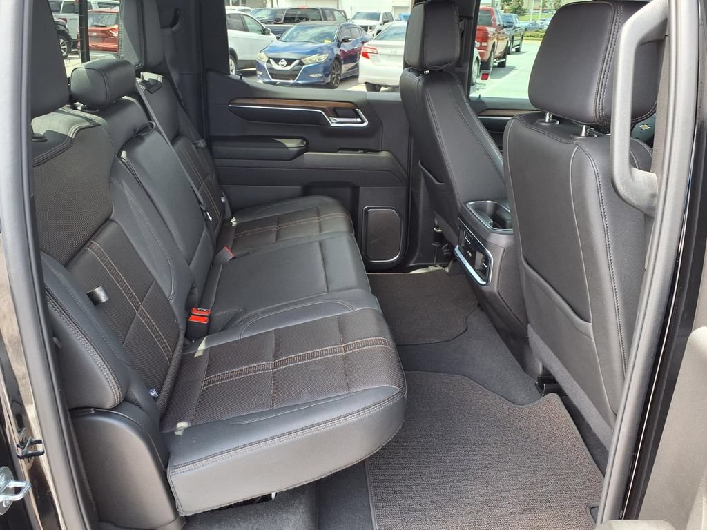 Used 2024 Chevrolet Silverado 1500 High Country w/ Technology Package AWD/4WD image 17