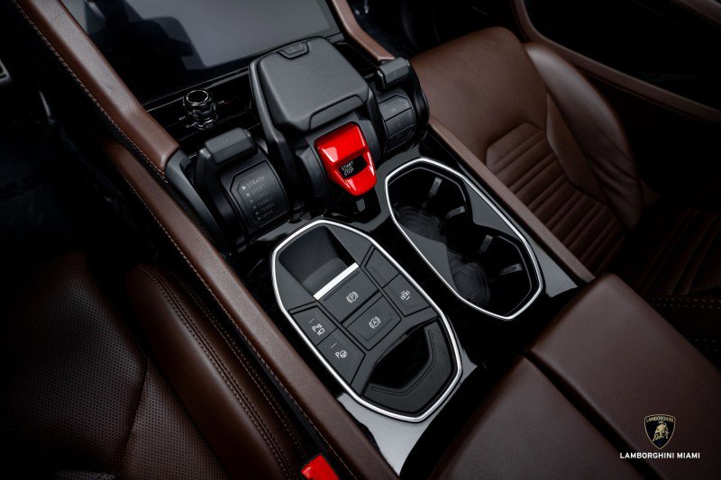 Used 2025 Lamborghini Urus SE image 30