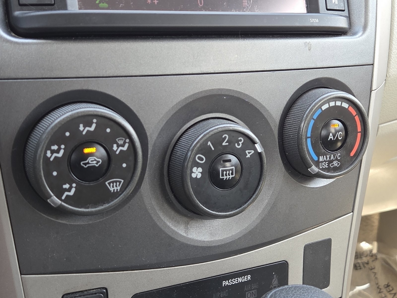 Used 2013 Toyota Corolla LE FWD image 28