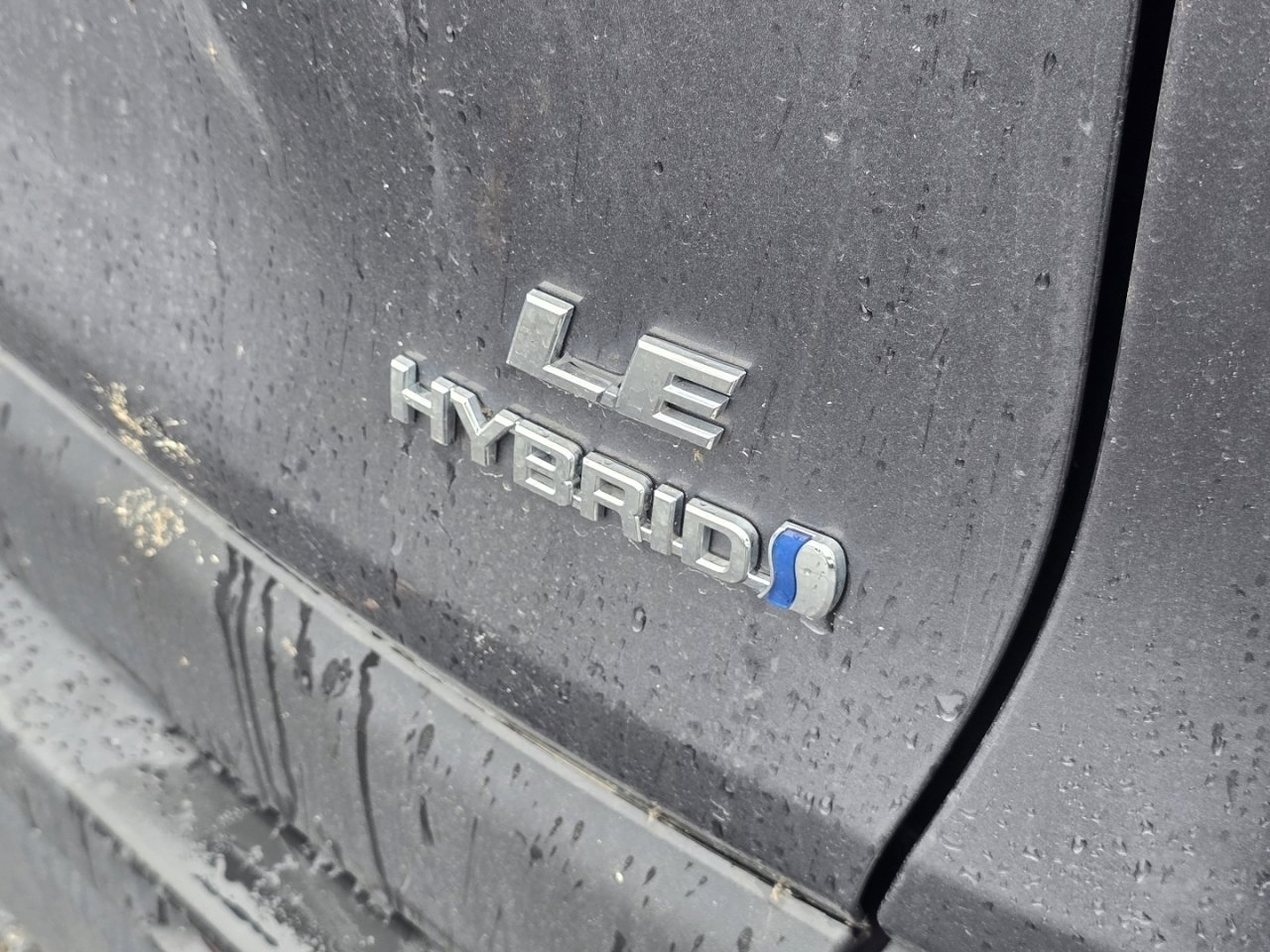 Used 2021 Toyota RAV4 LE AWD/4WD image 10