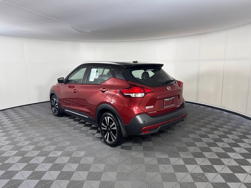 Used 2020 Nissan Kicks SR w/ SR Premium Package FWD image 3