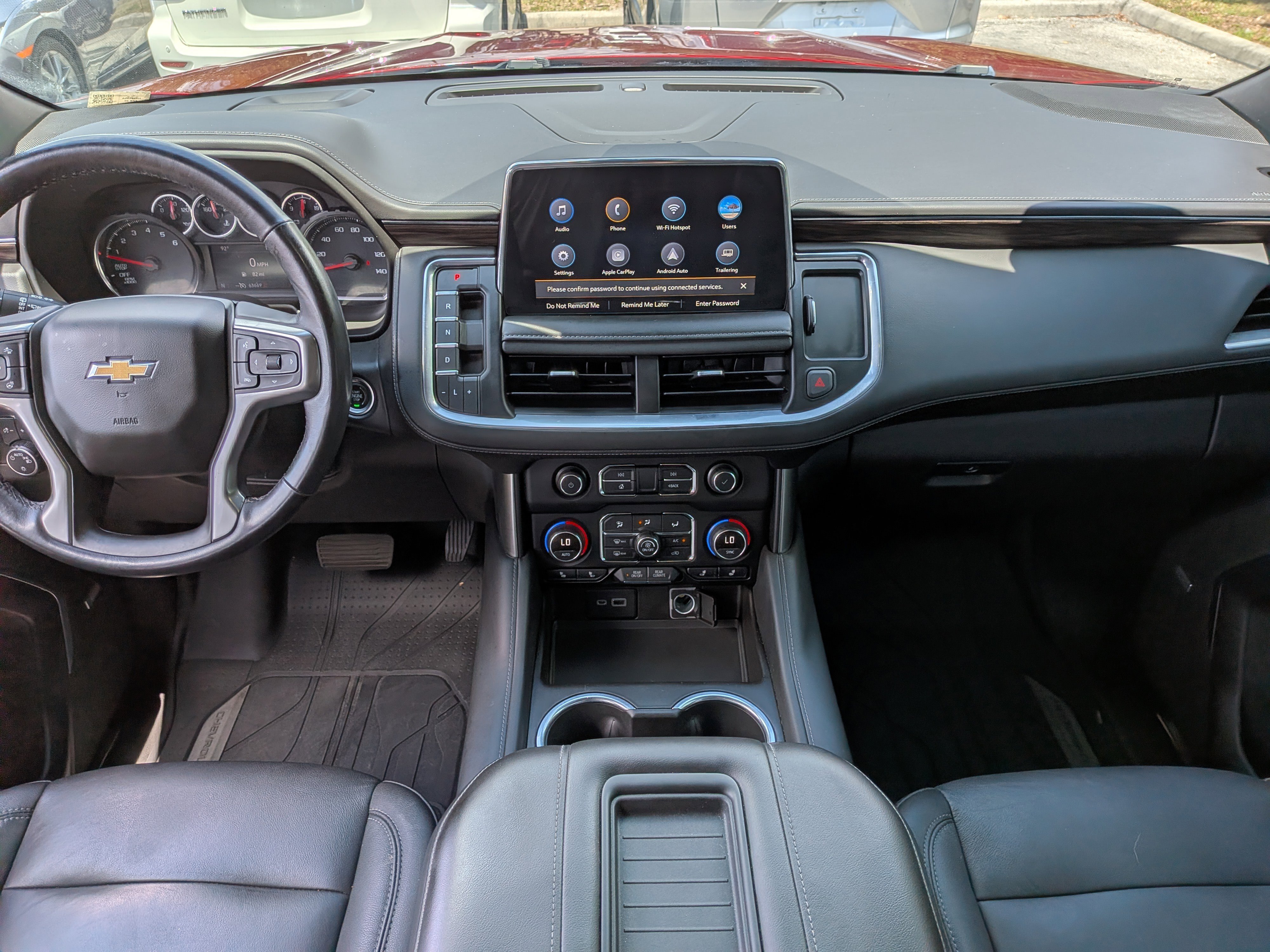 Used 2021 Chevrolet Suburban LT w/ Luxury Package RWD image 17