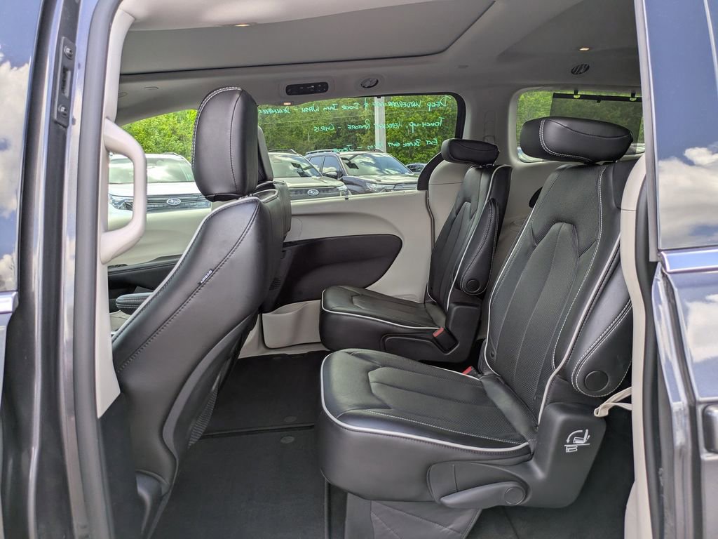 Used 2022 Chrysler Pacifica Limited image 15