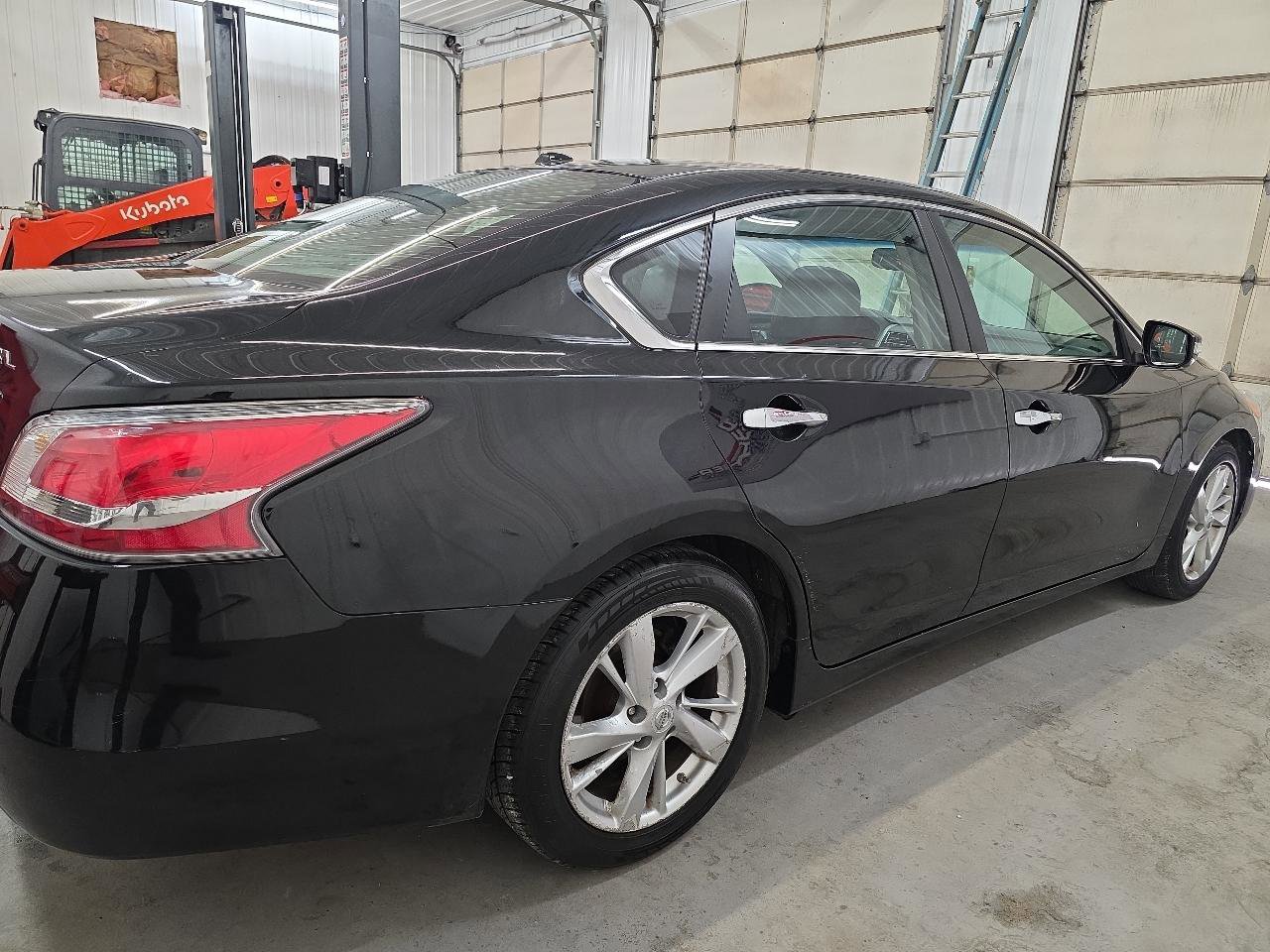 Used 2015 Nissan Altima 2.5 SL w/ Technology Package FWD image 16