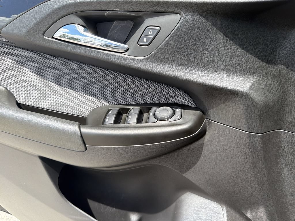 Used 2022 Chevrolet TrailBlazer LT FWD image 21
