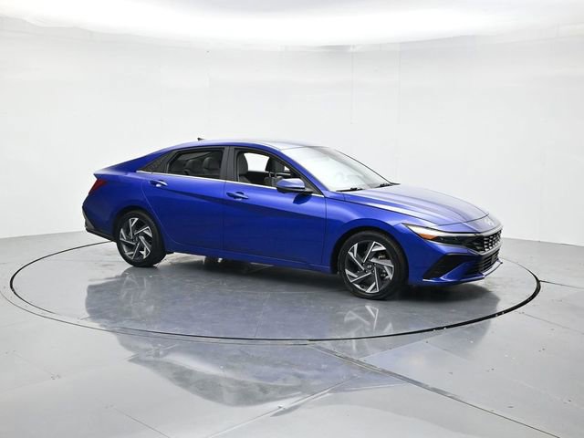 Used 2024 Hyundai Elantra Limited image 3