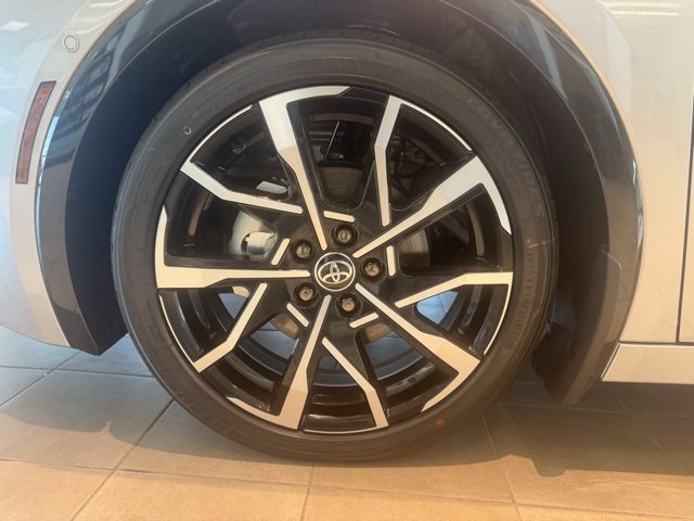 New 2025 Toyota Prius Plug-In Hybrid image 9