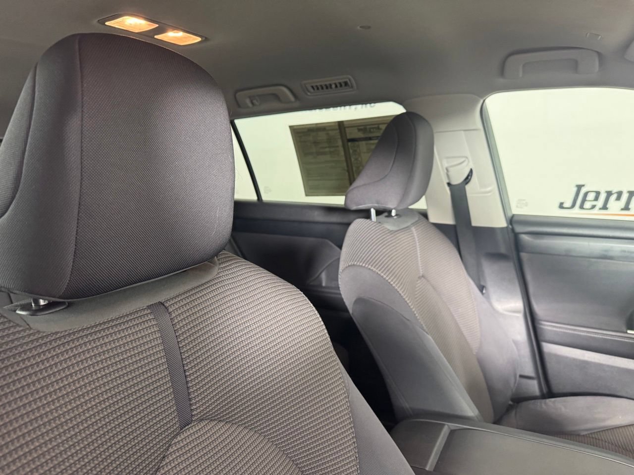 Used 2021 Toyota Highlander LE FWD image 29