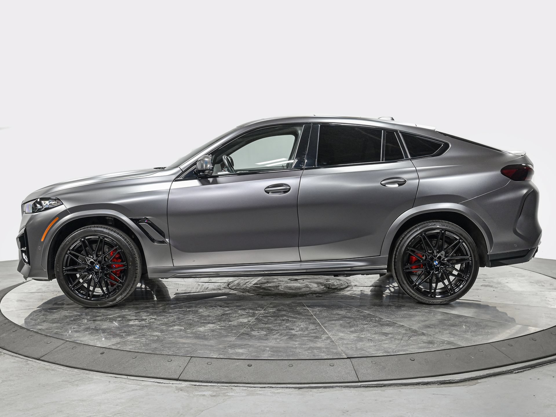 Used 2024 BMW X6 M Competition w/ Executive Package AWD/4WD image 2