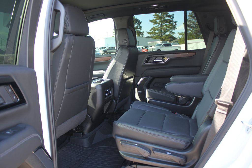 New 2026 GMC Yukon Denali w/ Sun & Power Step Package image 7