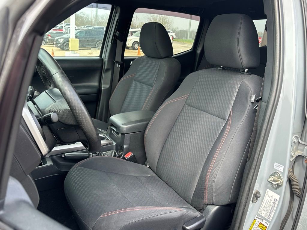 Used 2018 Toyota Tacoma Limited image 7