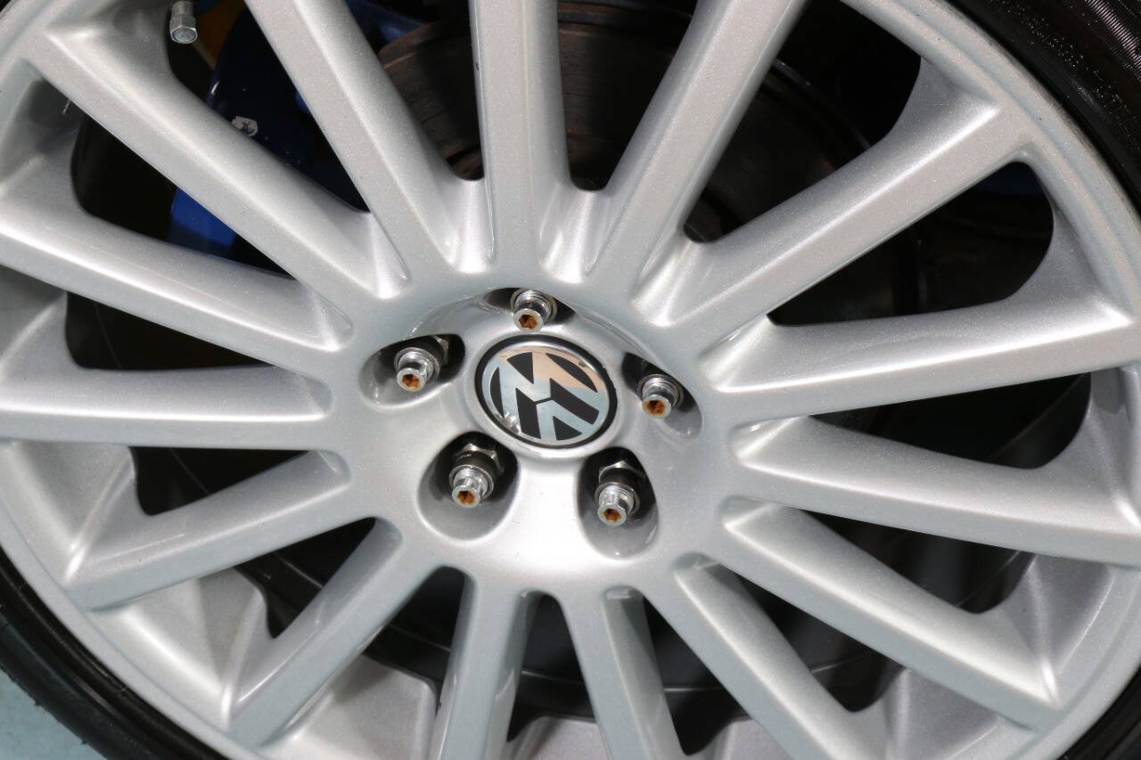 Used 2004 Volkswagen R32 AWD/4WD image 18