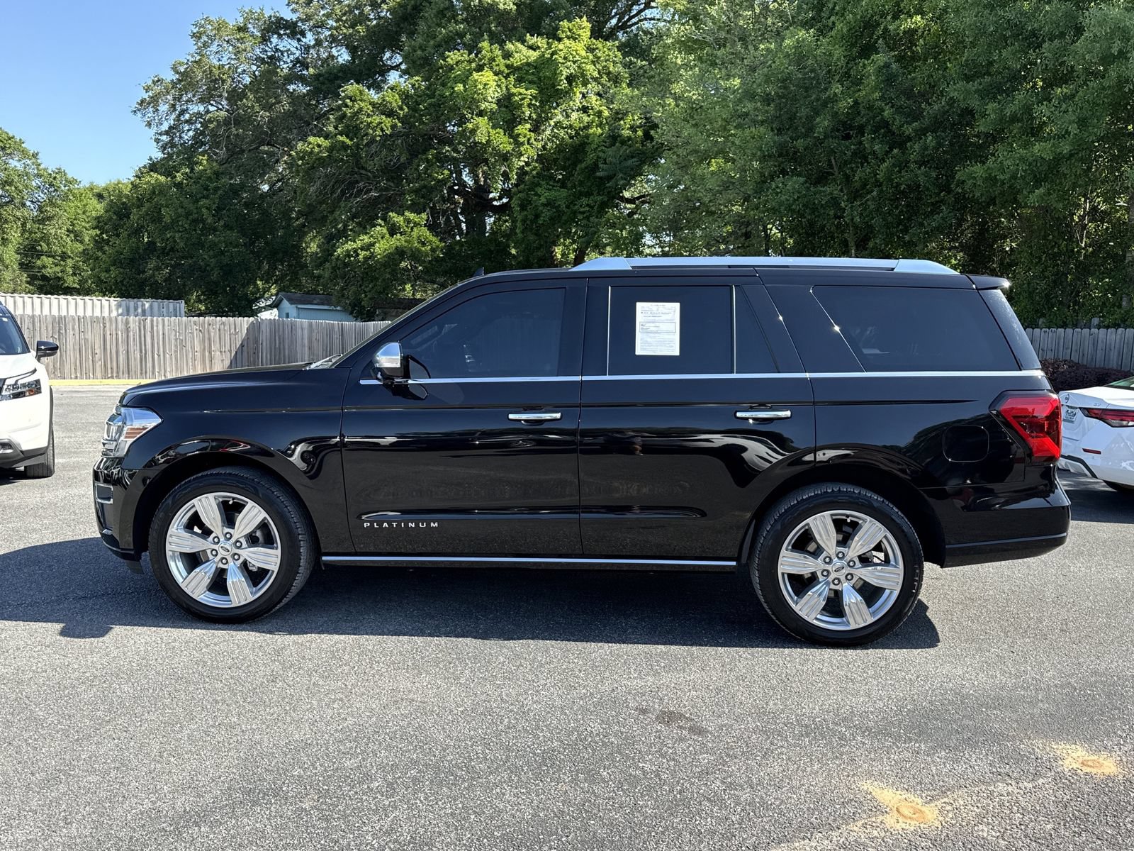 Used 2023 Ford Expedition Platinum RWD image 2