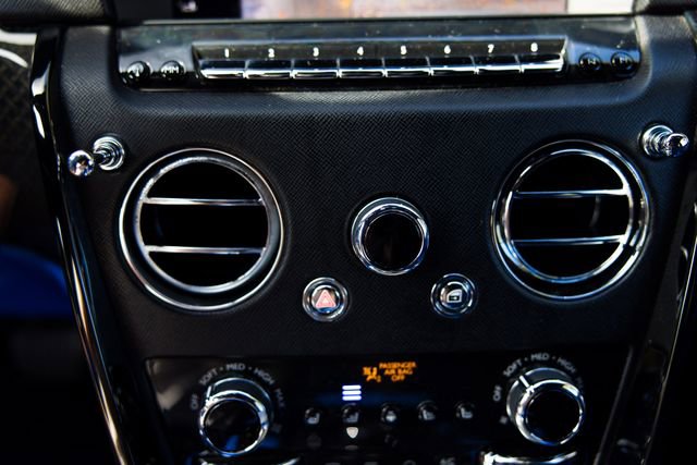 Used 2022 Rolls-Royce Cullinan Black Badge image 37