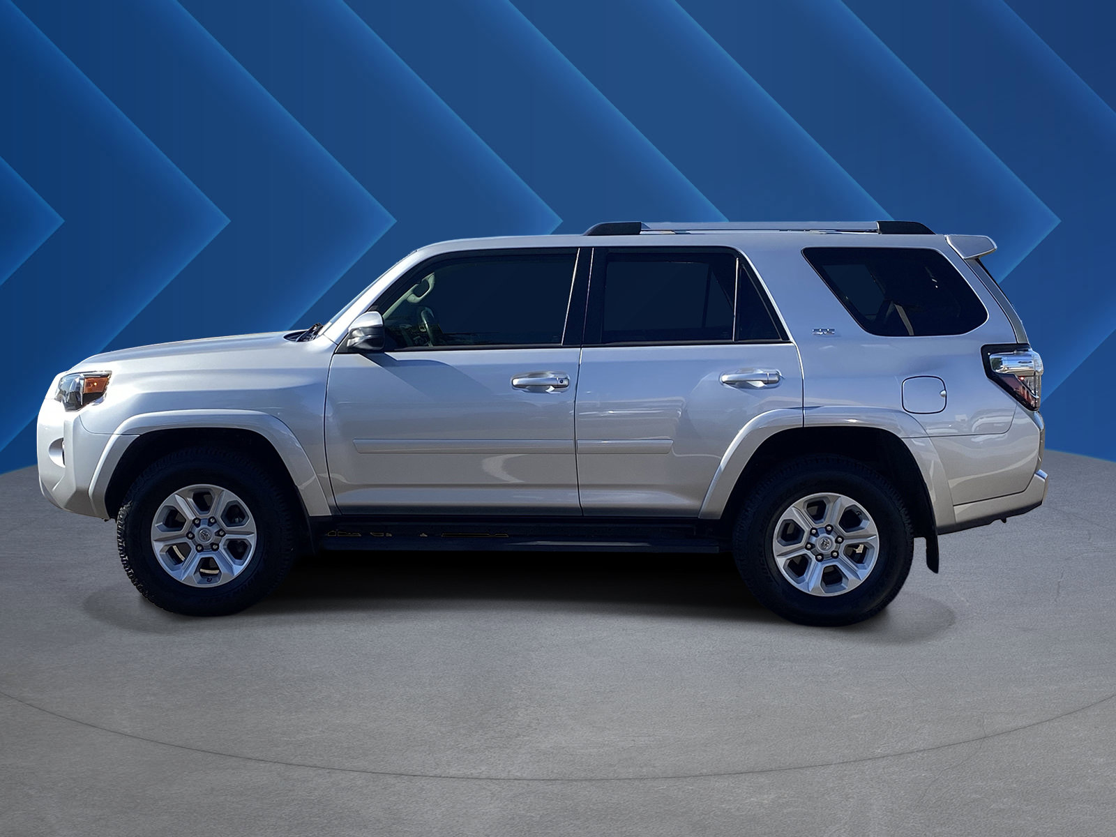 Used 2019 Toyota 4Runner SR5 AWD/4WD image 6