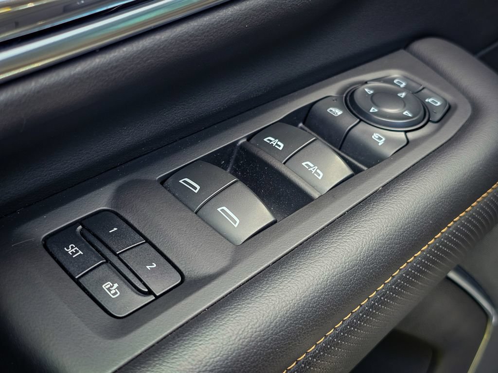 Used 2021 GMC Yukon XL AT4 w/ AT4 Premium Plus Package AWD/4WD image 12