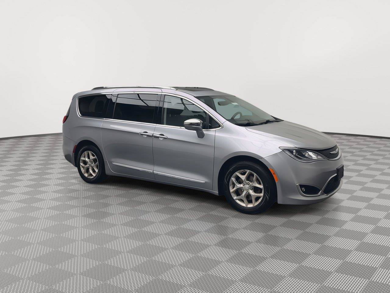 Used 2018 Chrysler Pacifica Limited FWD image 43