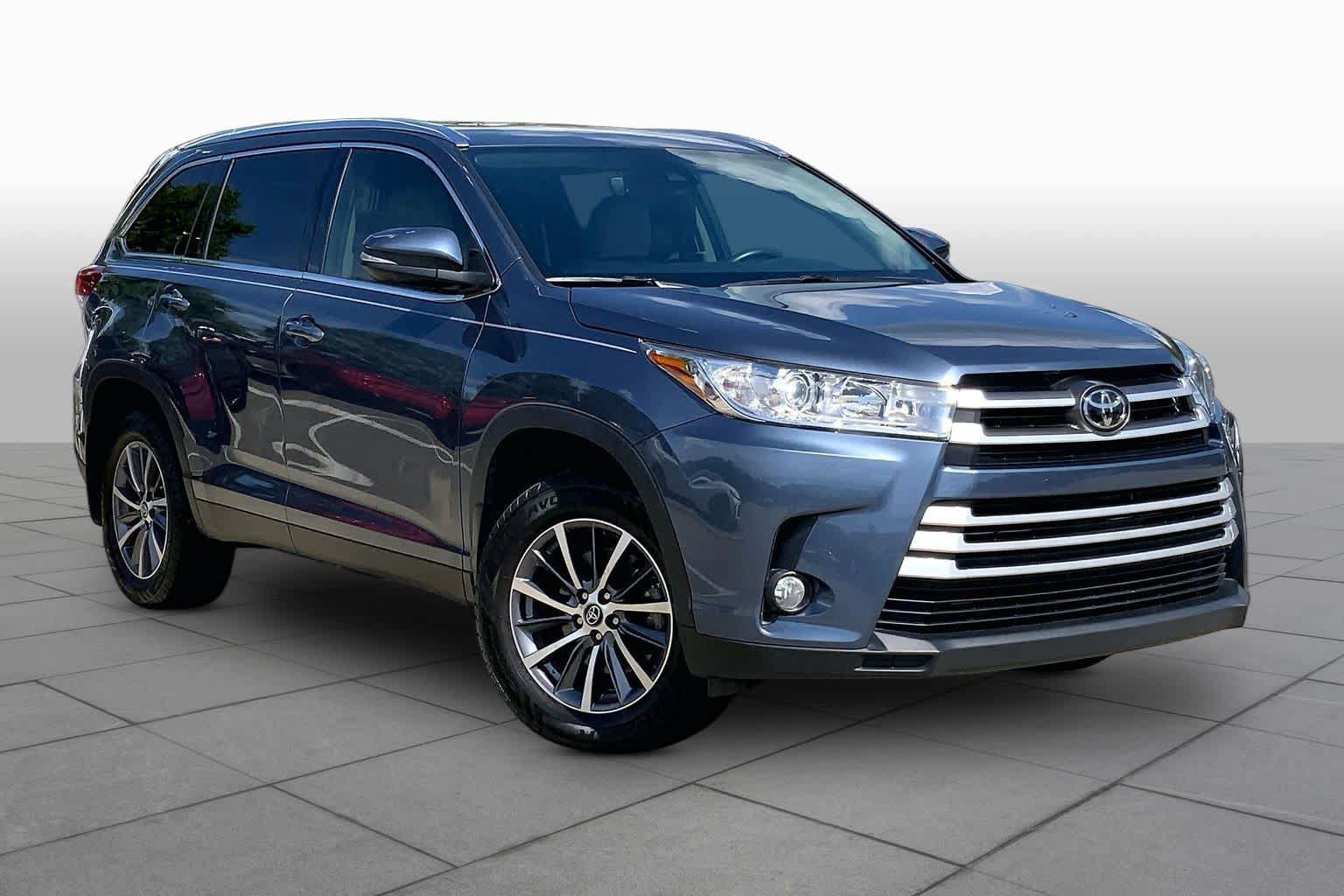 Used 2019 Toyota Highlander XLE AWD/4WD image 3