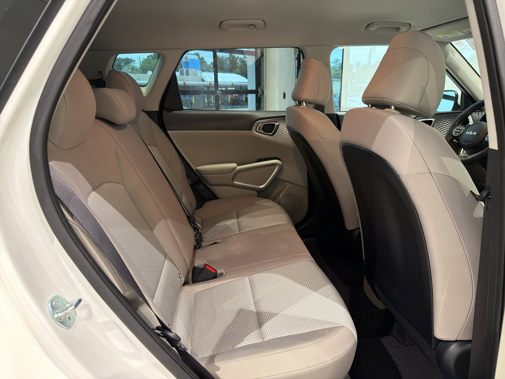 Used 2025 Kia Soul LX FWD image 21