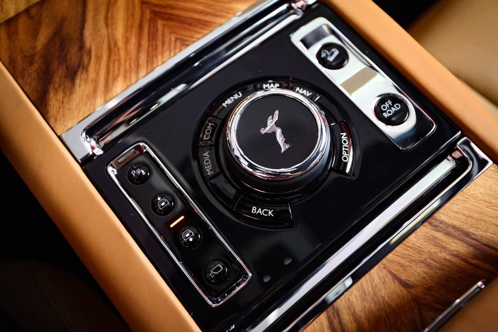 Used 2022 Rolls-Royce Cullinan AWD/4WD image 34