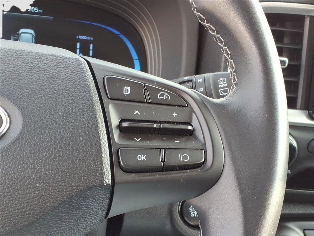 Used 2024 Hyundai Venue SEL image 18