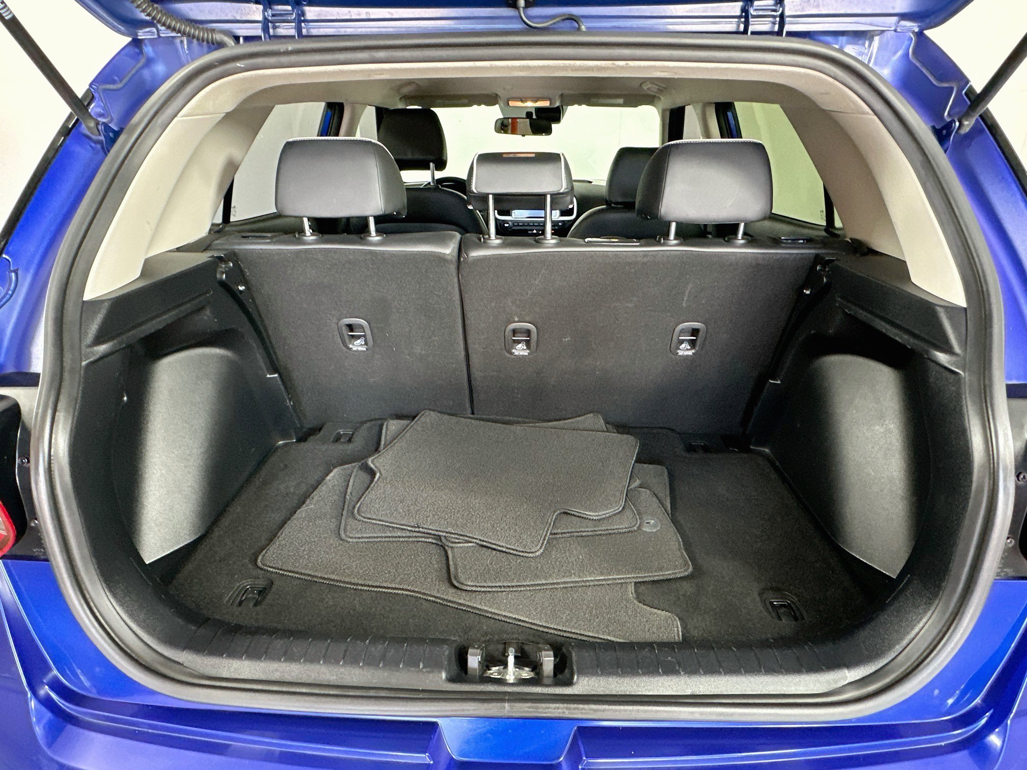 Used 2022 Hyundai Venue Limited FWD image 23