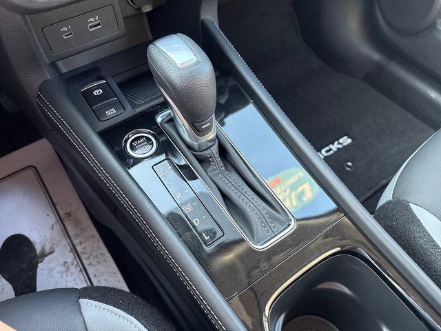 Used 2024 Nissan Kicks SR w/ SR Premium Package FWD image 18
