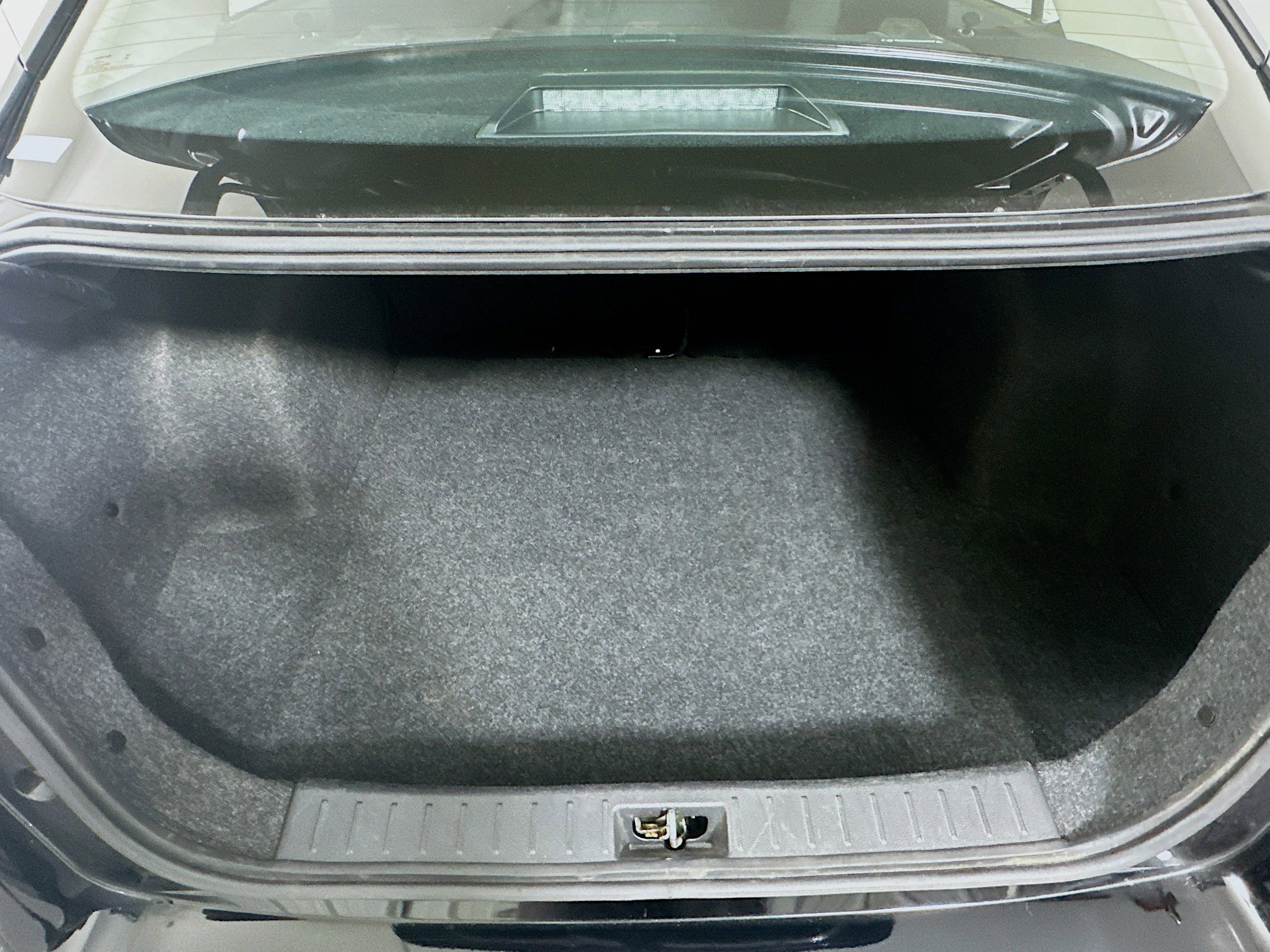 Used 2025 Nissan Versa SV image 27